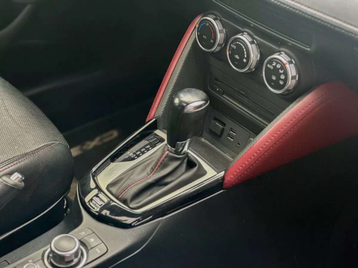 Car image 11