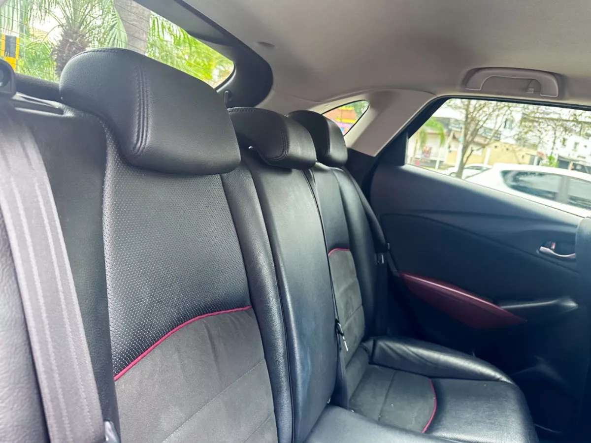 Car image 13