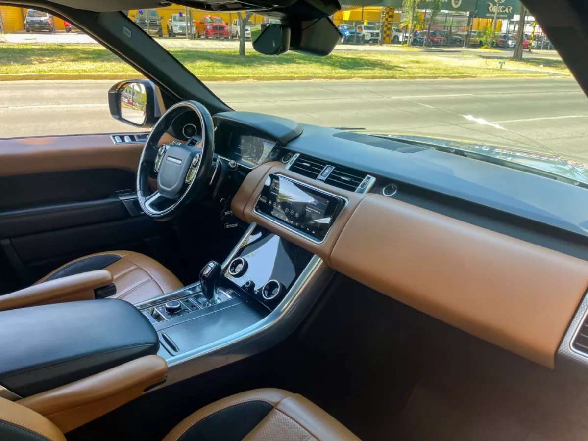 Car image 13