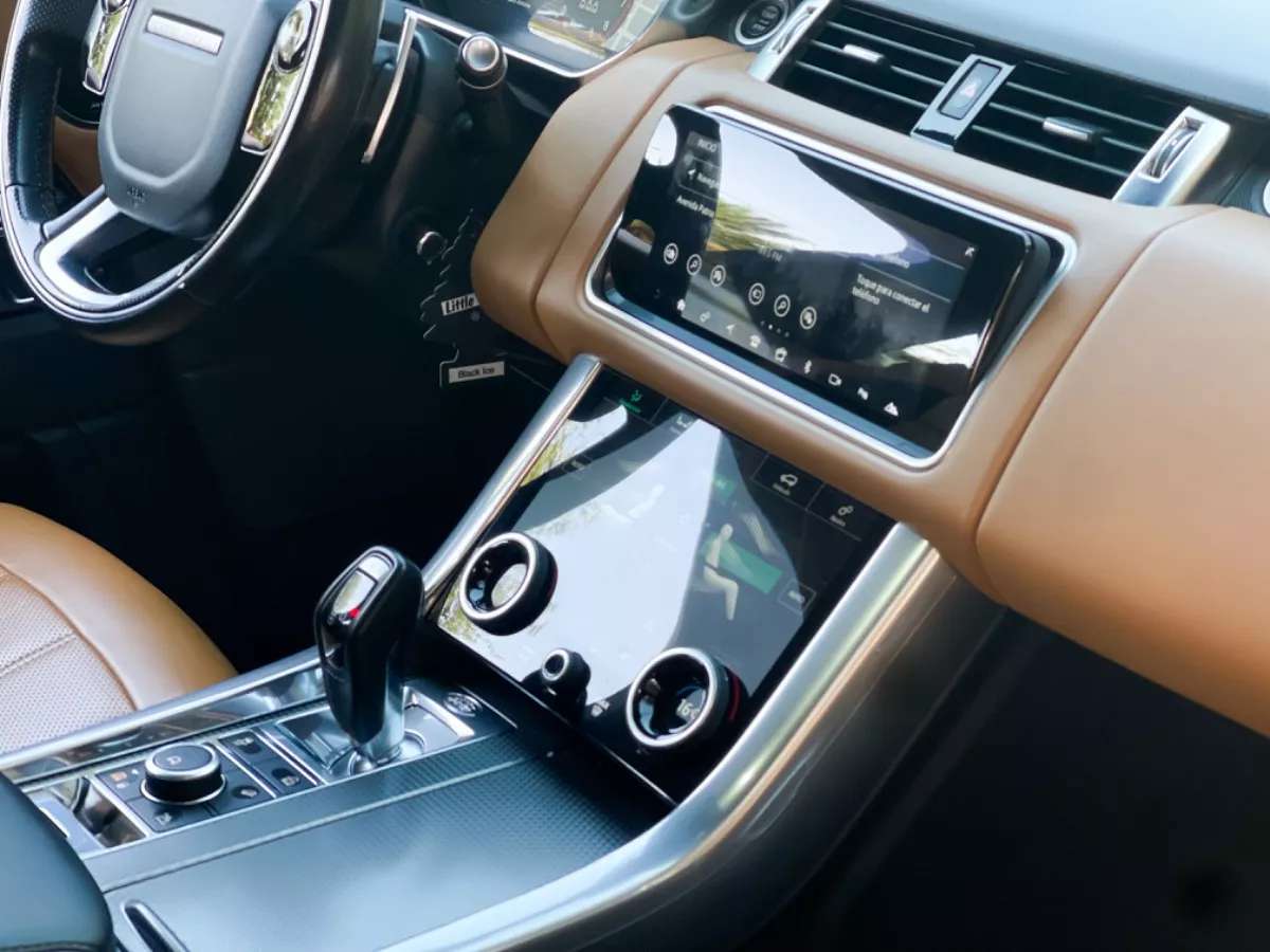 Car image 14