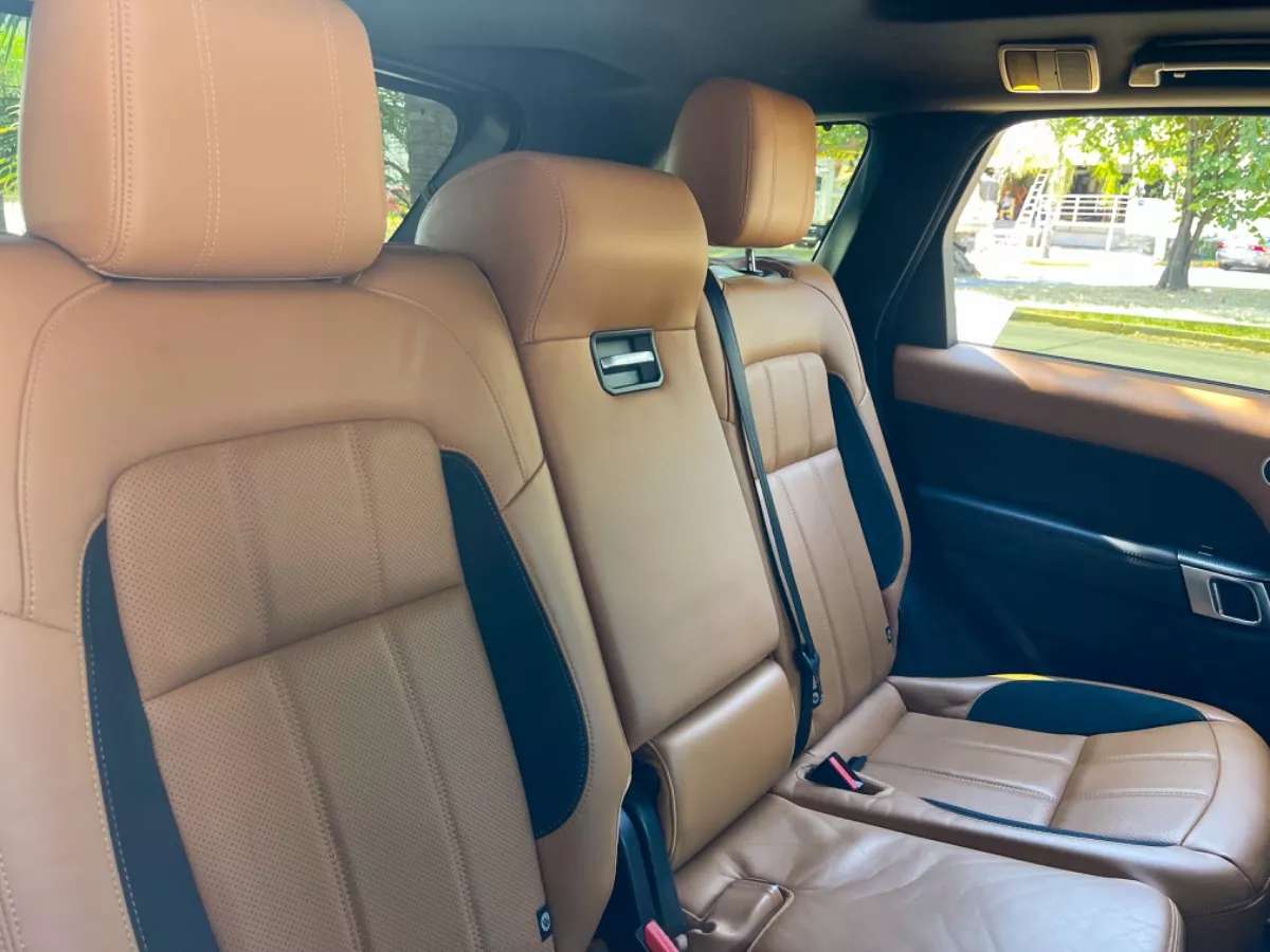 Car image 16