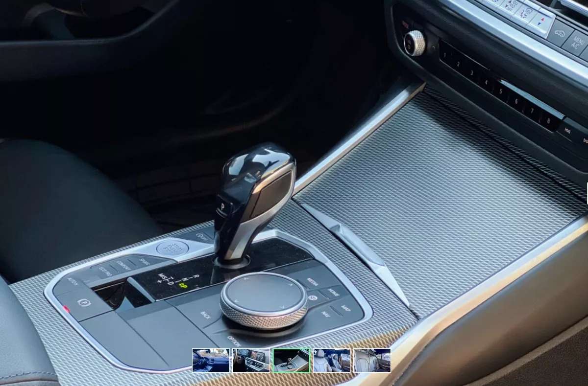Car image 18