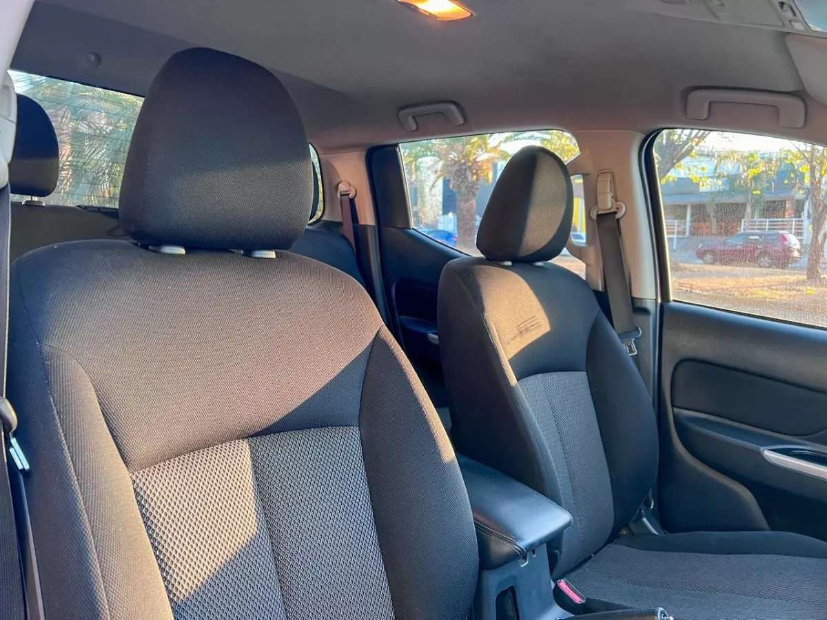 Car image 17