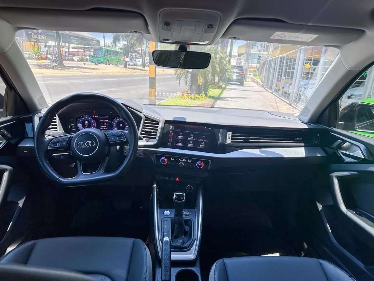 Car image 9