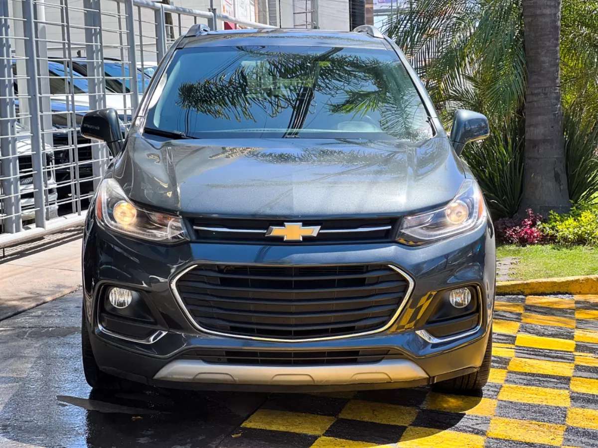Car image 3