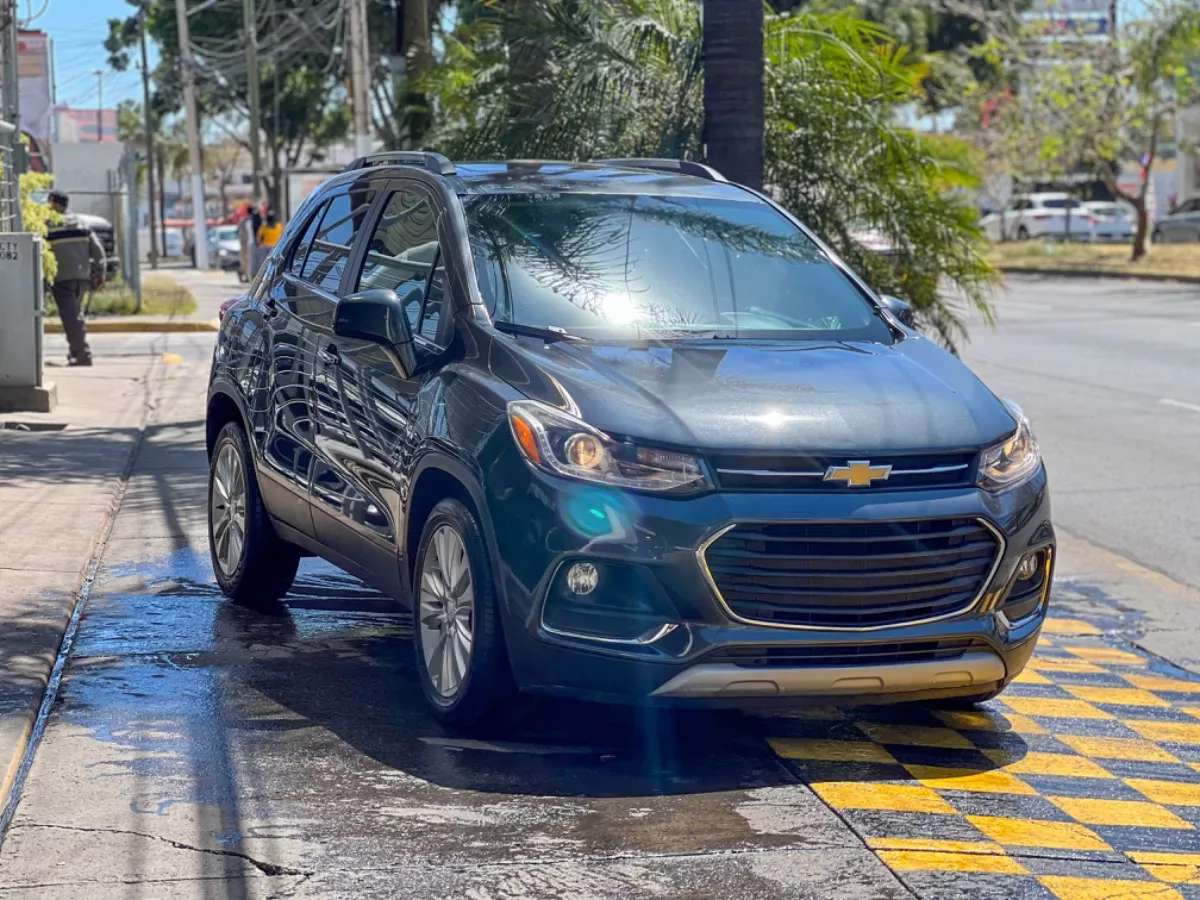 Car image 4
