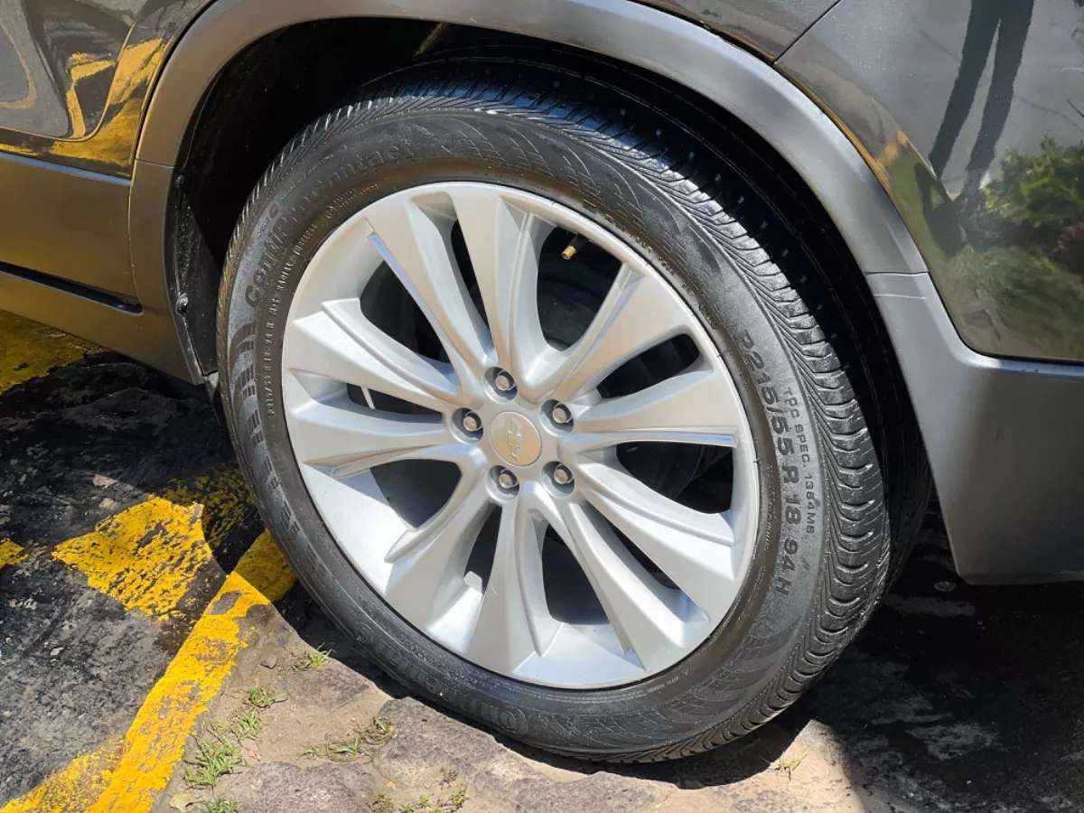 Car image 7