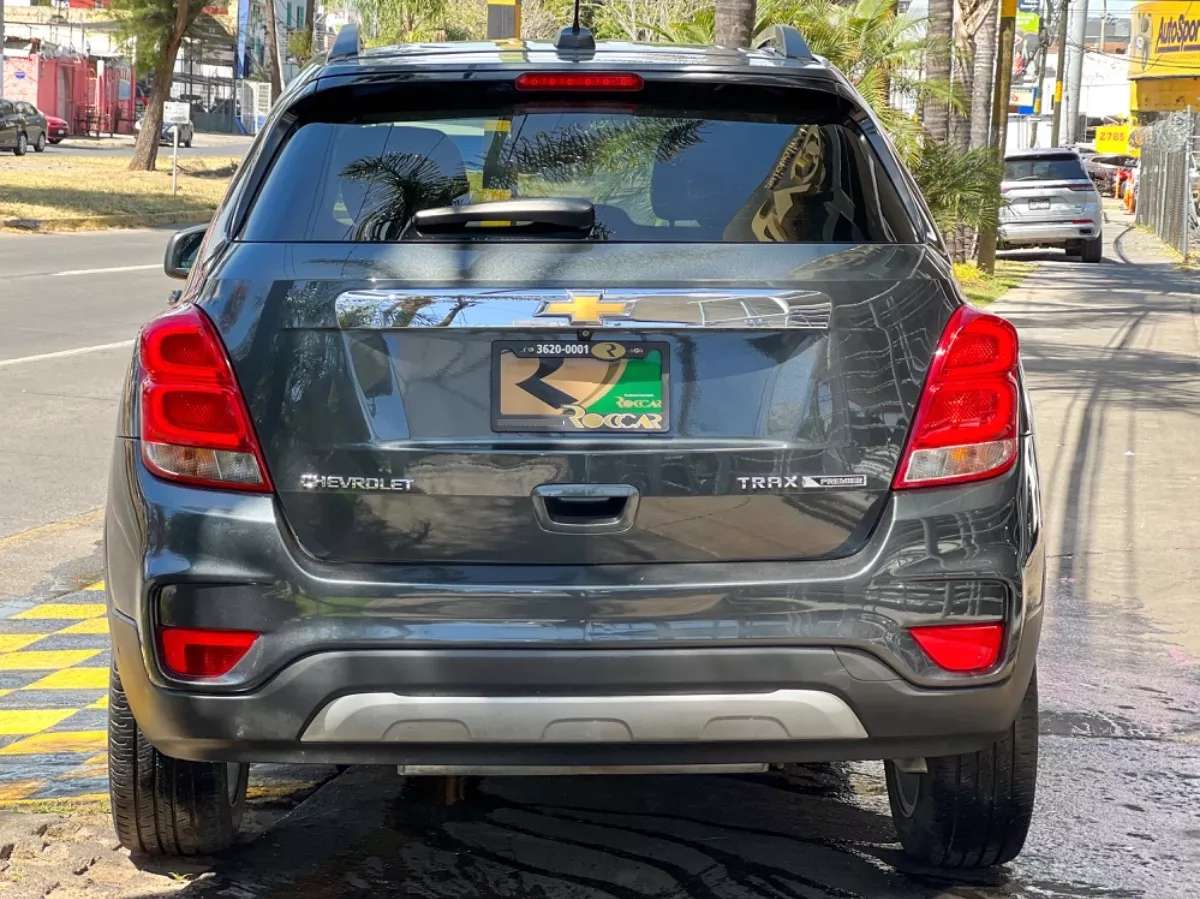 Car image 8