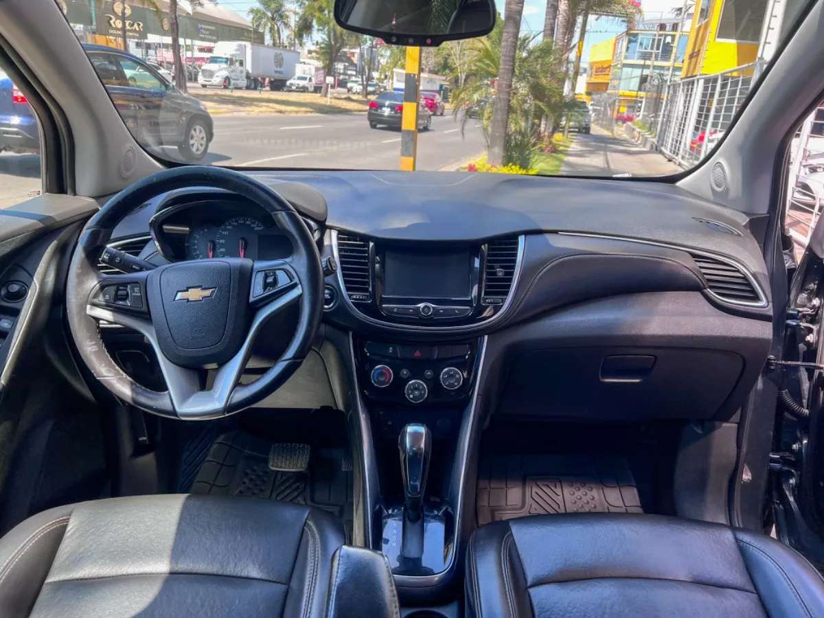Car image 13
