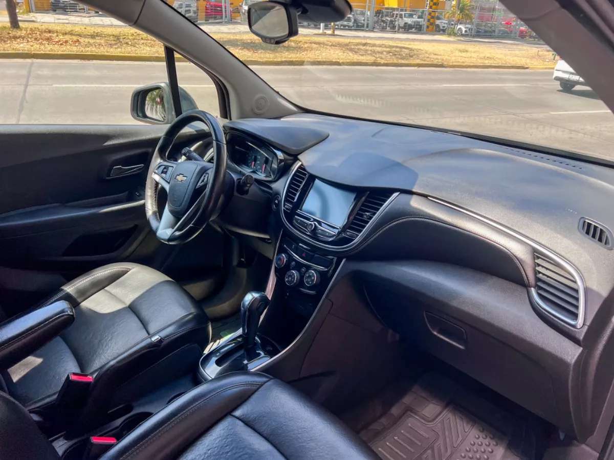 Car image 15