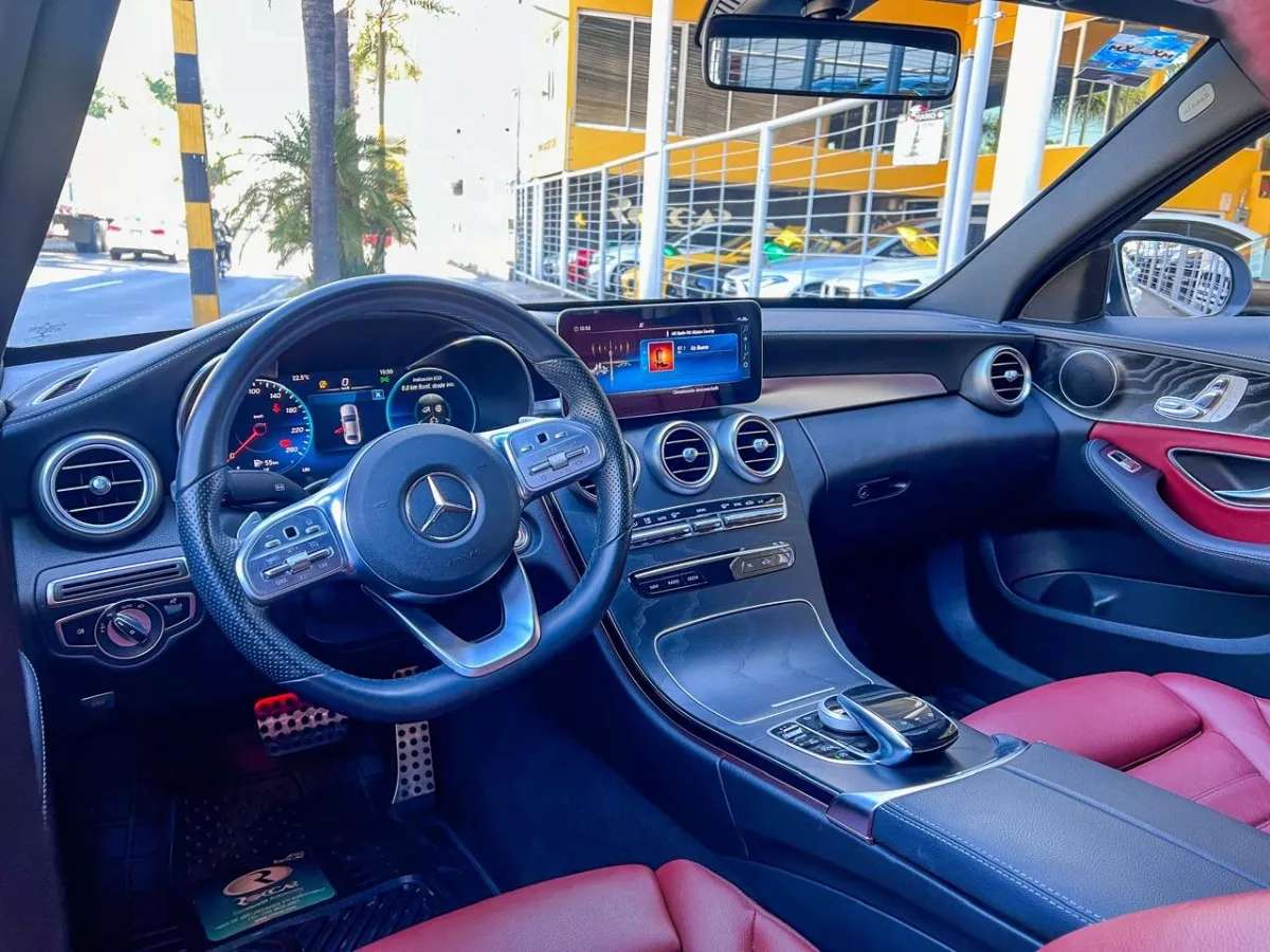 Car image 12