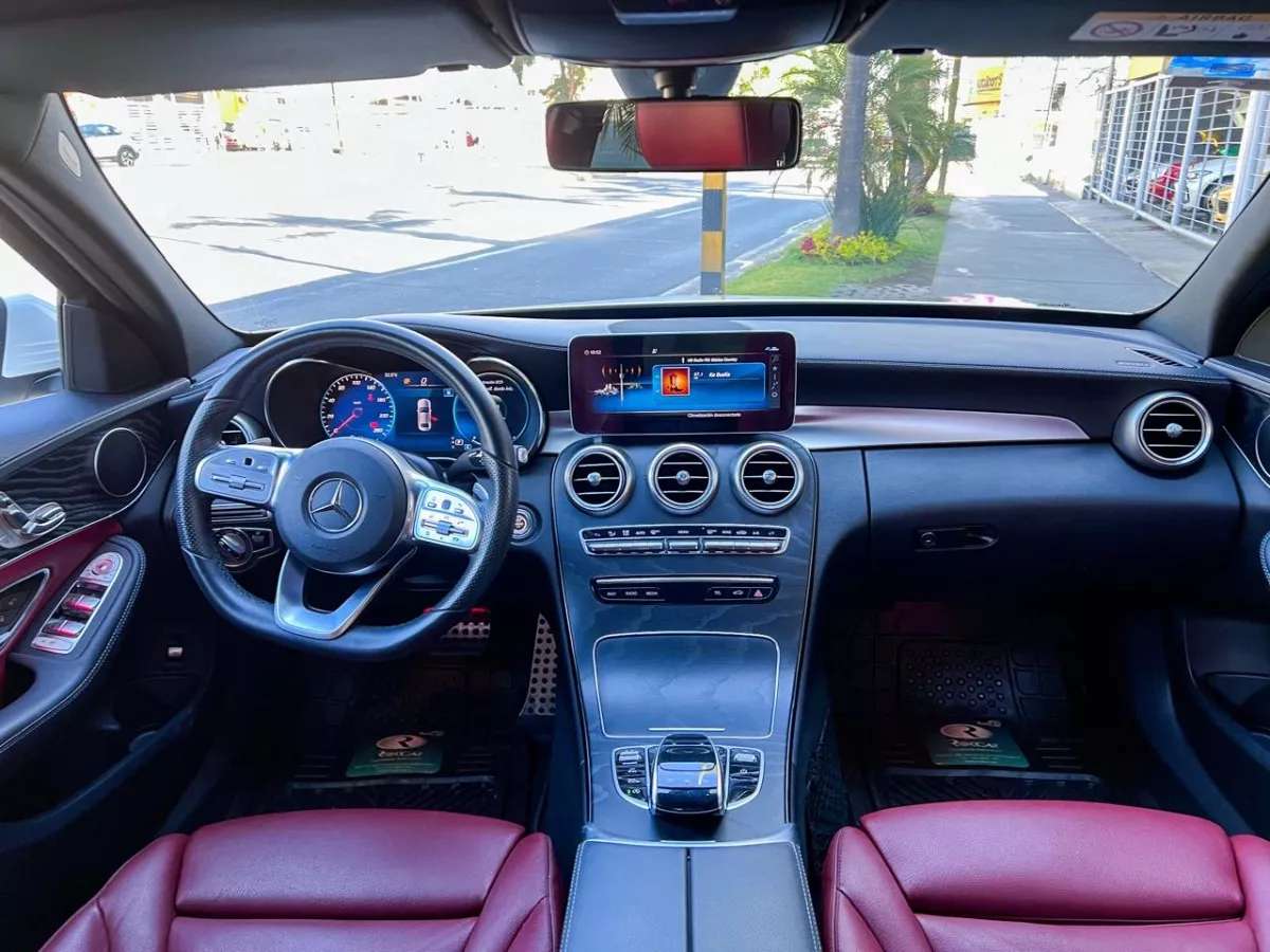 Car image 14