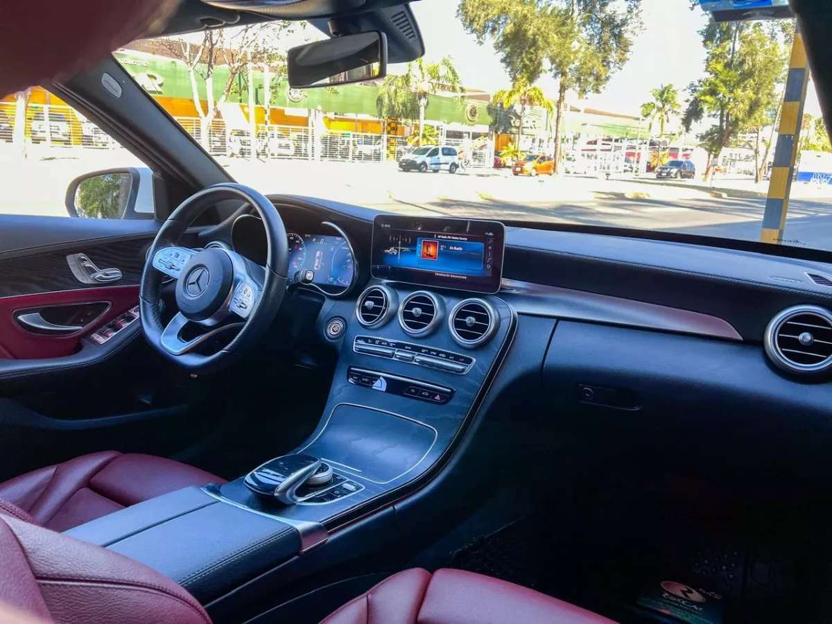 Car image 17
