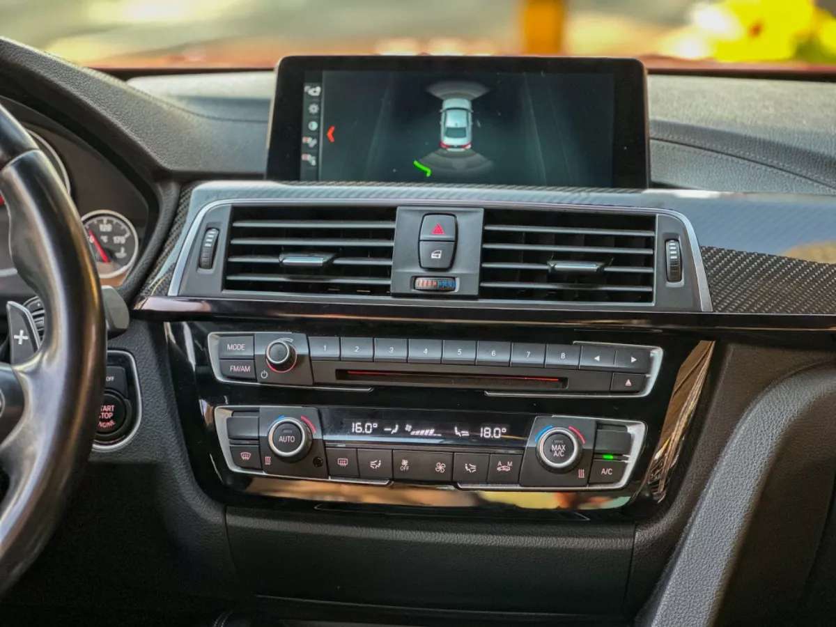 Car image 17