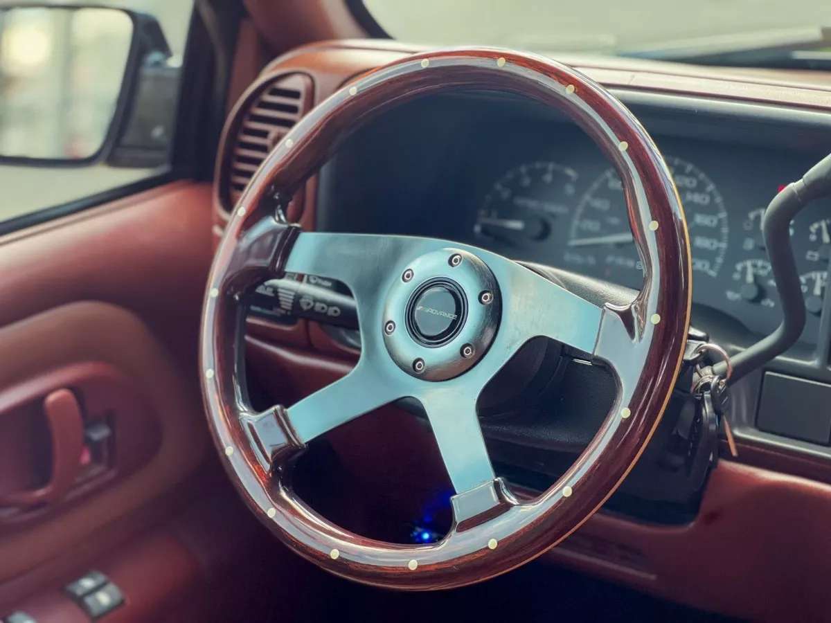 Car image 11