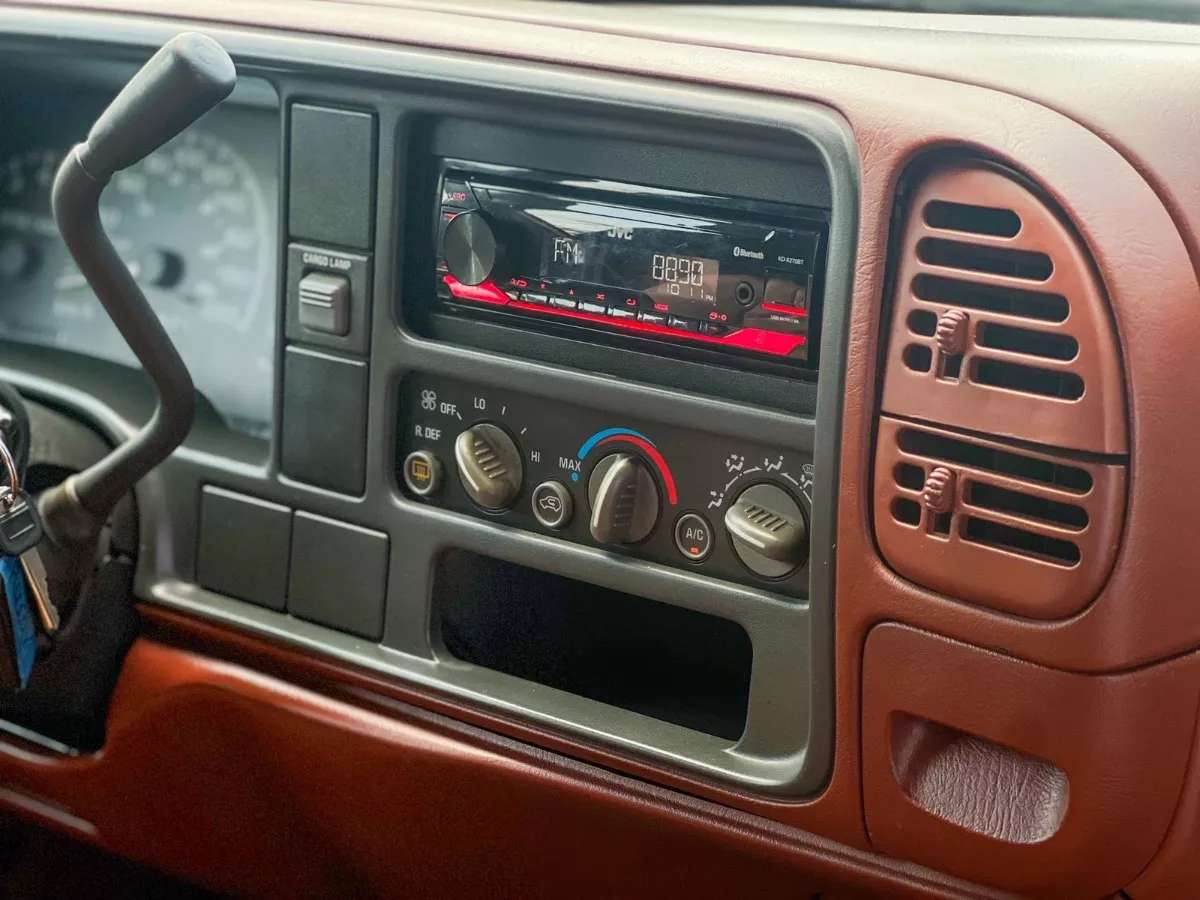 Car image 13