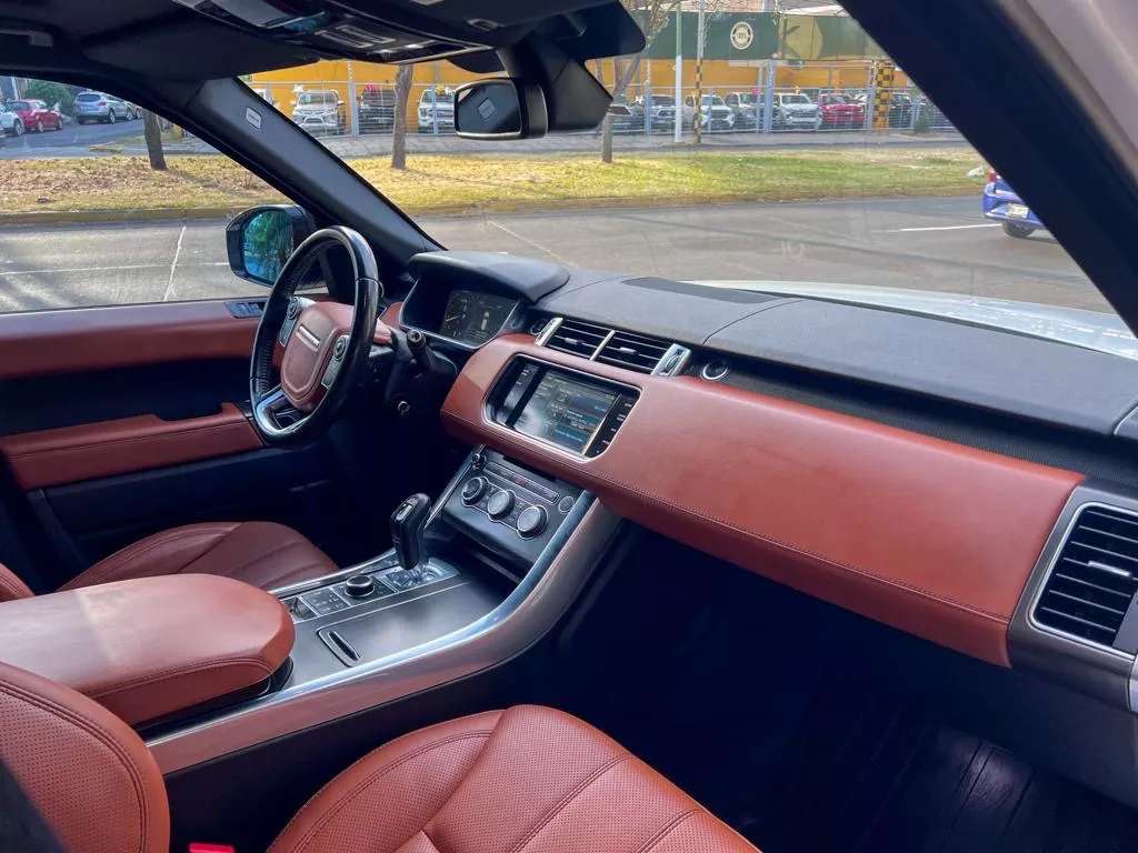 Car image 10