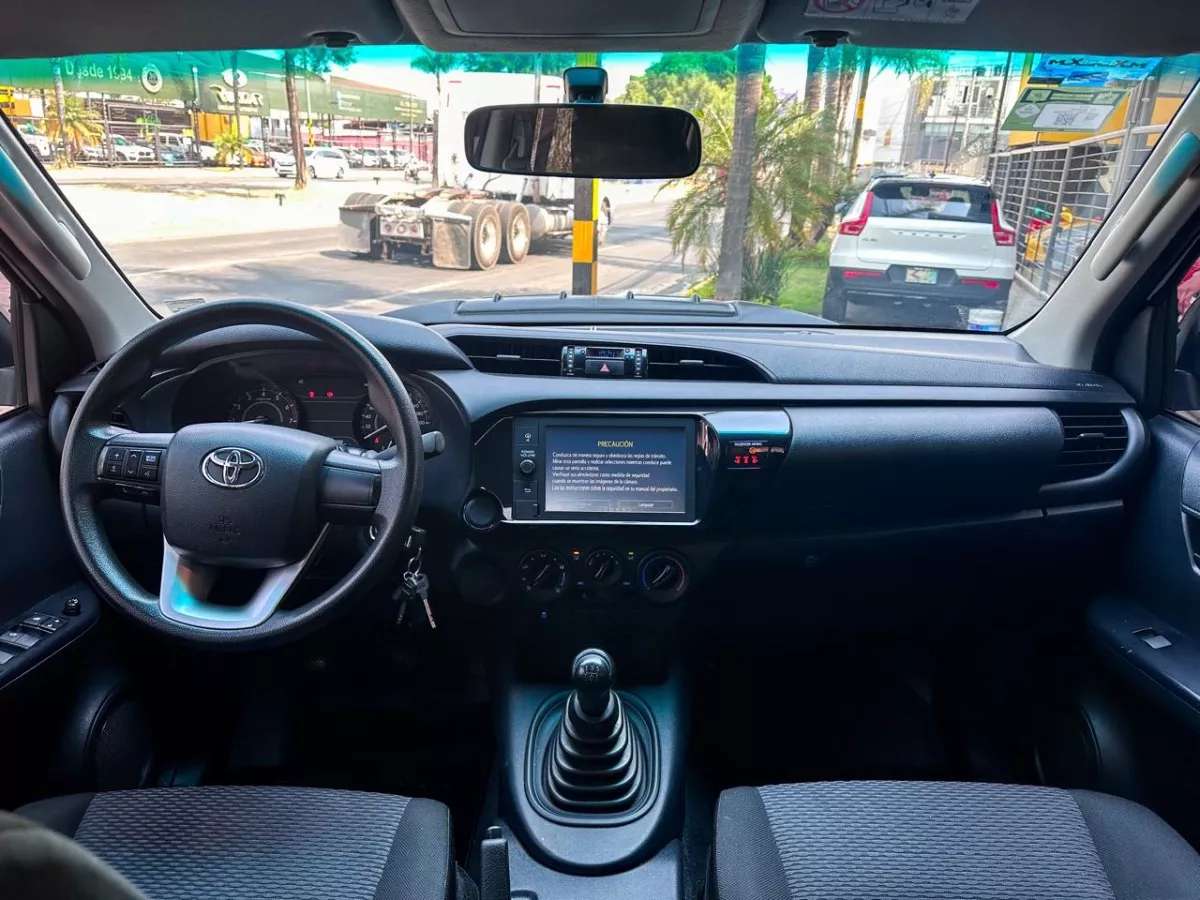 Car image 14