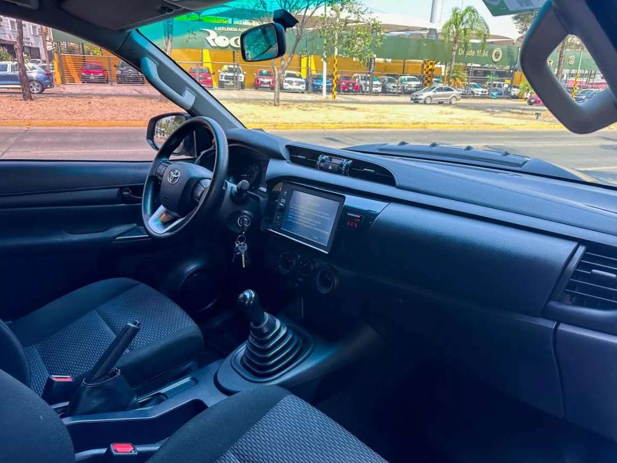 Car image 17