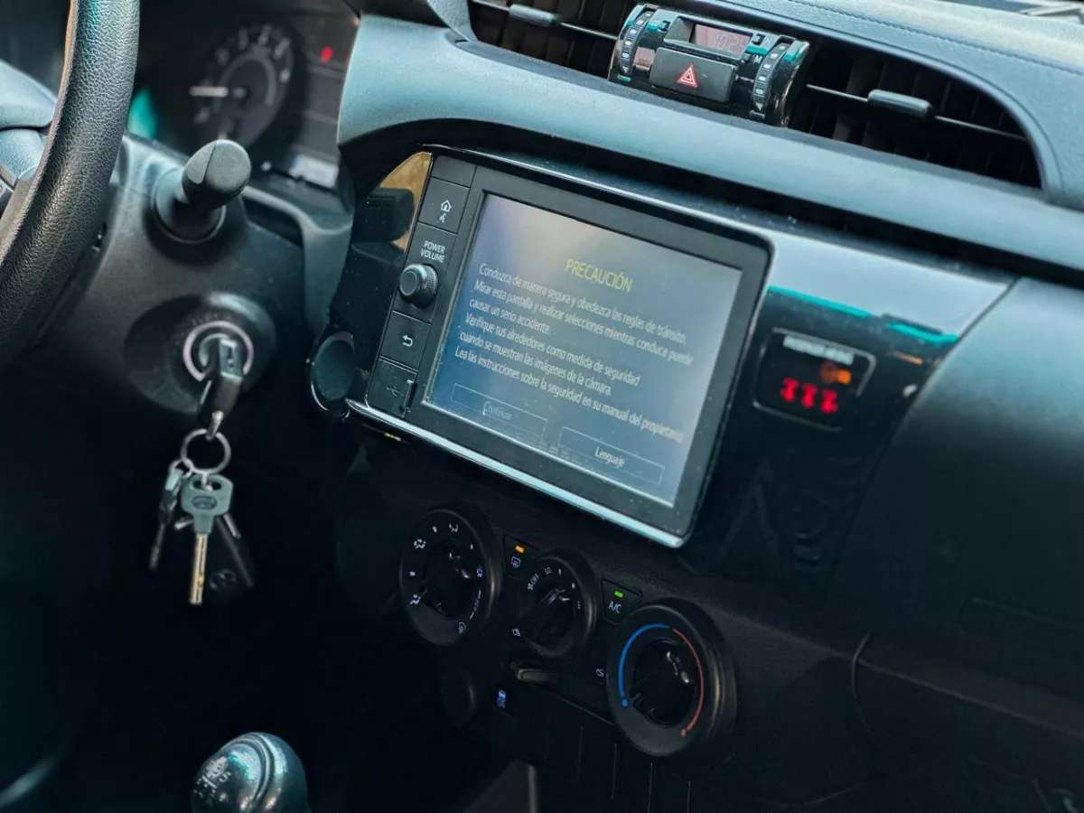 Car image 18