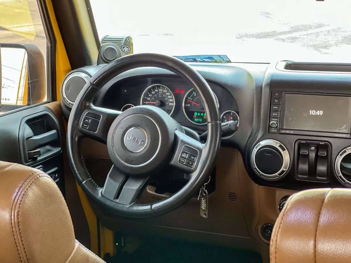 Car image 12