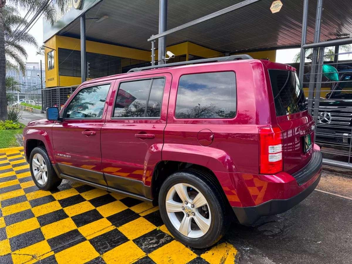 Car image 6