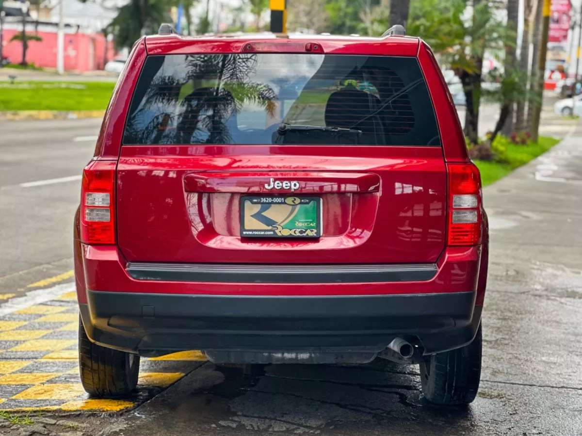 Car image 8