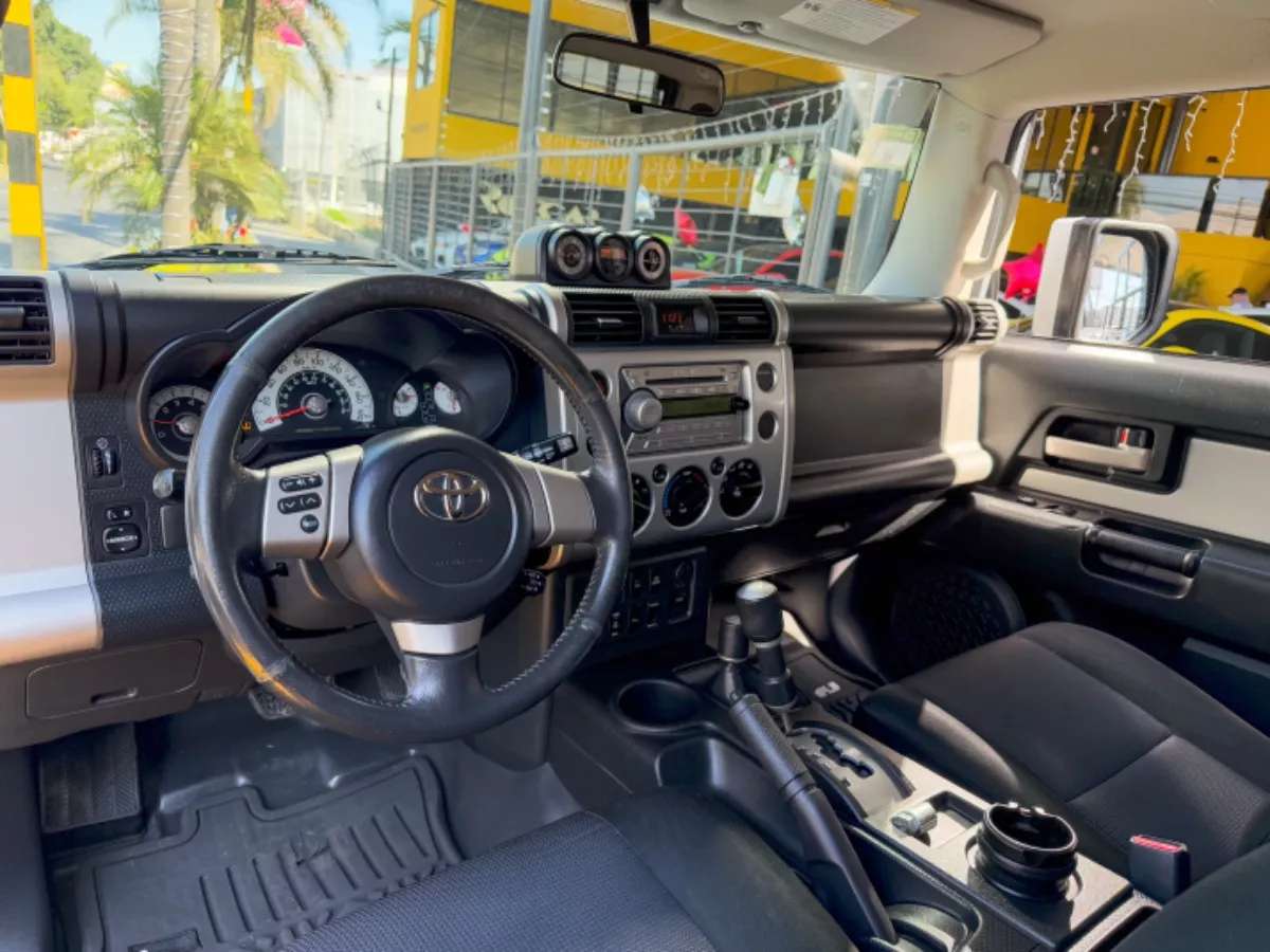 Car image 9