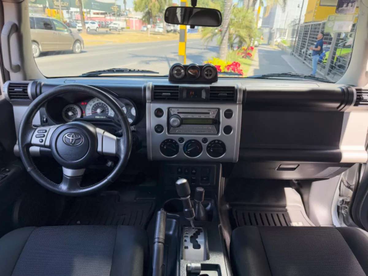 Car image 10