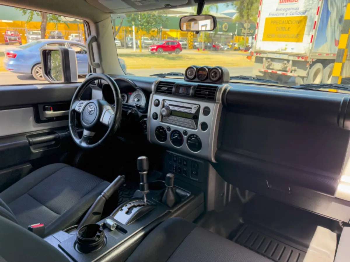 Car image 13
