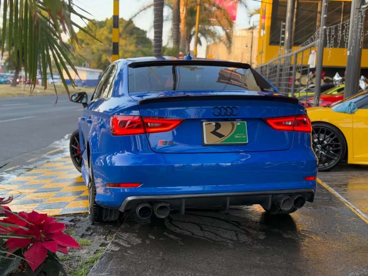 Car image 8