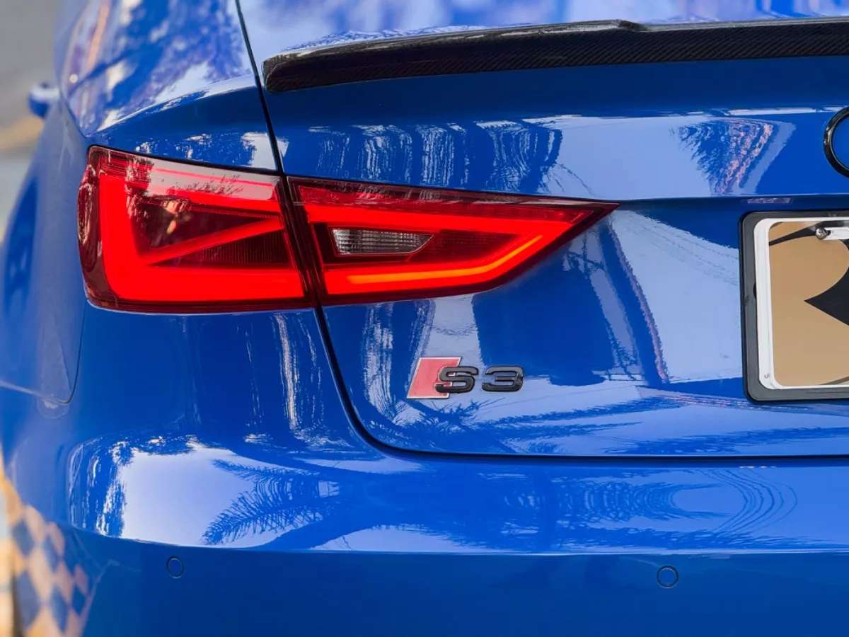 Car image 11