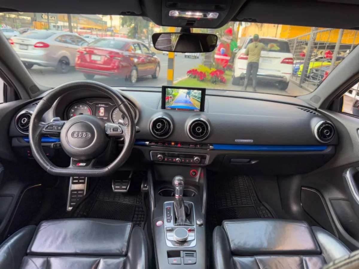Car image 13