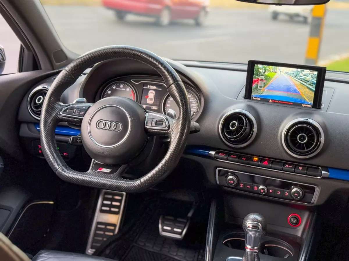 Car image 15