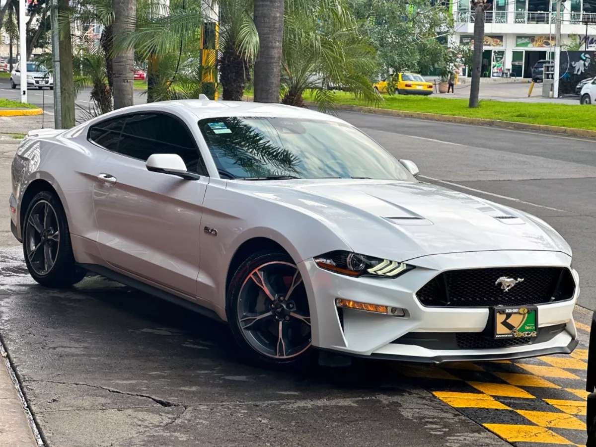 Car image 5