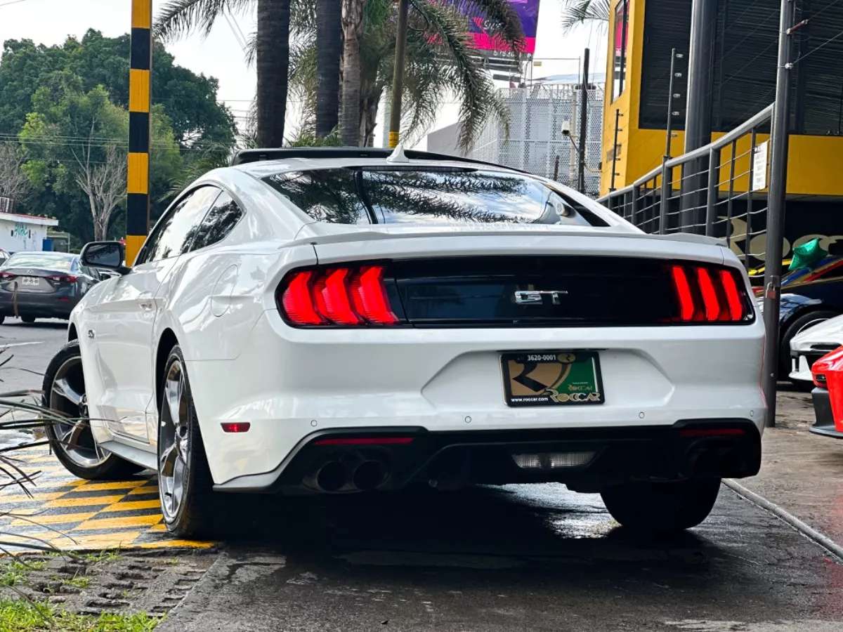 Car image 9