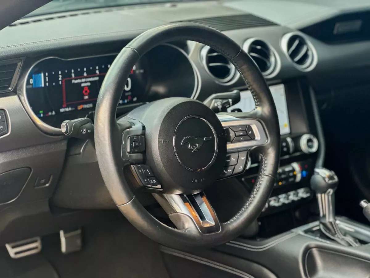 Car image 13