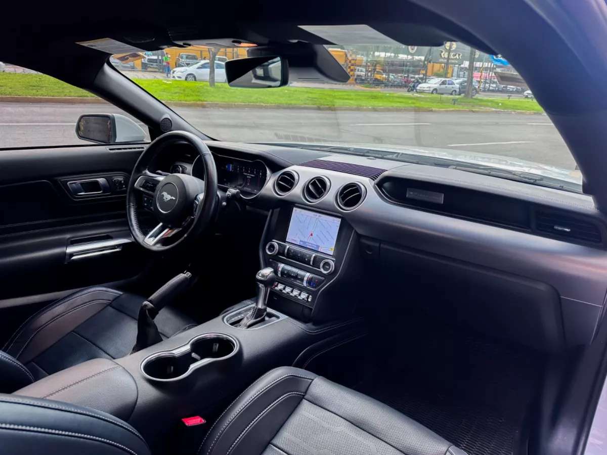 Car image 14
