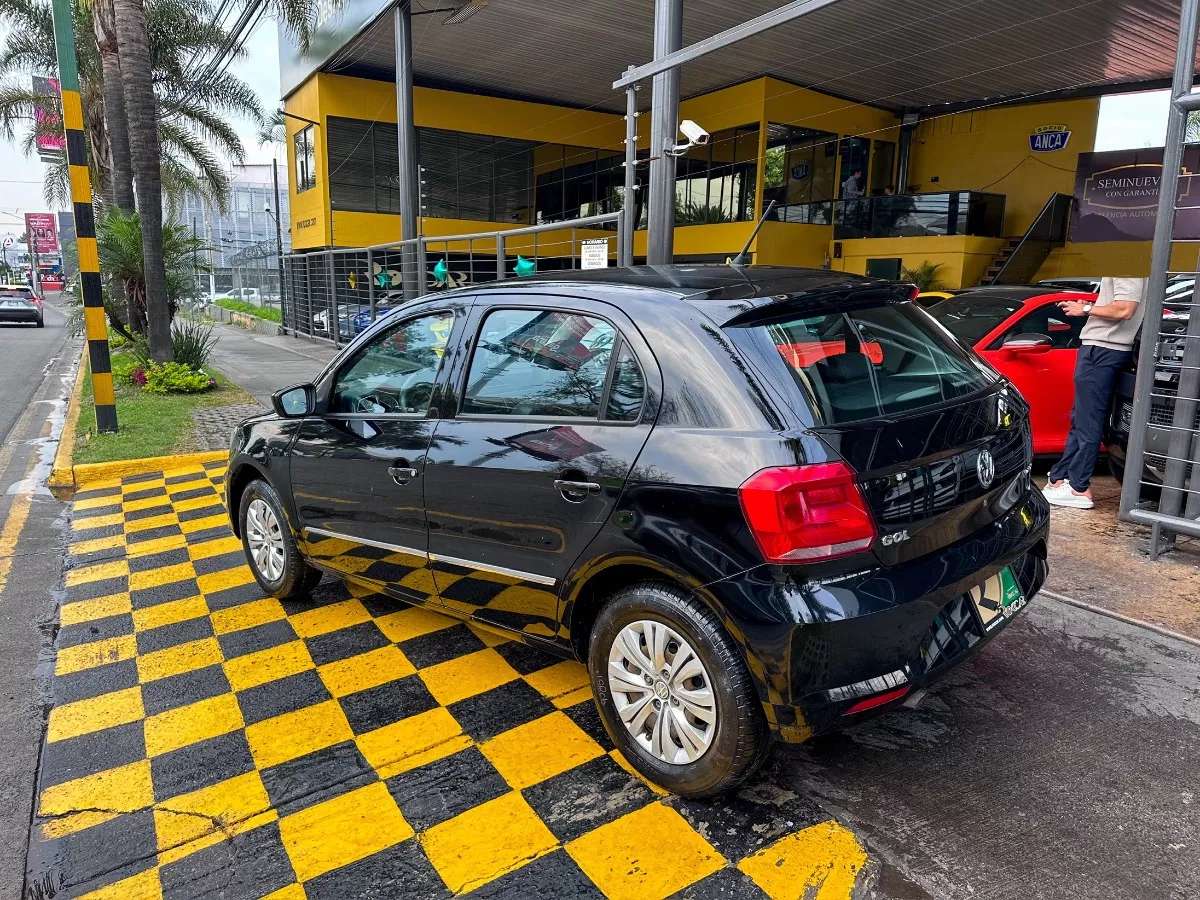 Car image 6