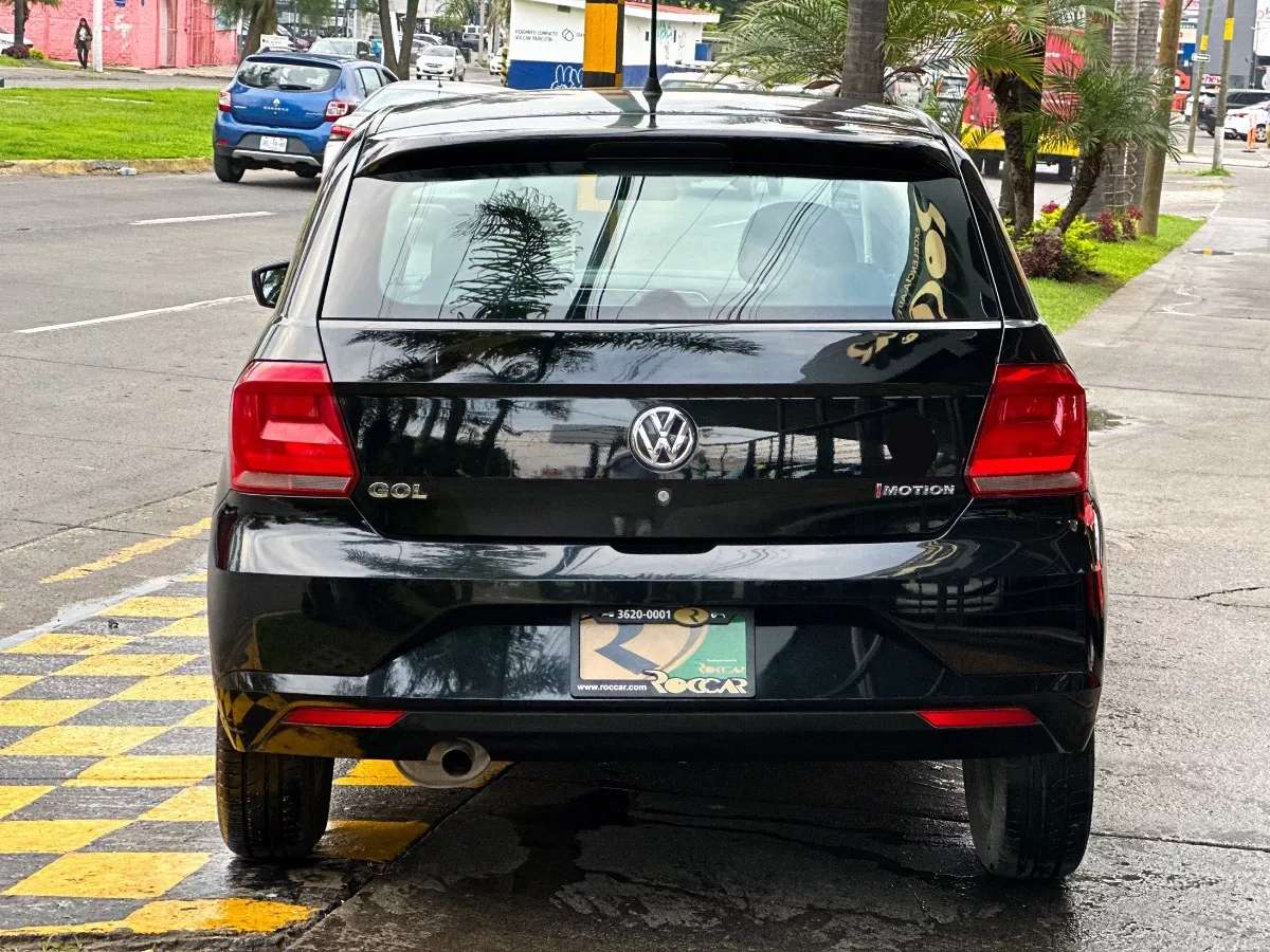 Car image 8