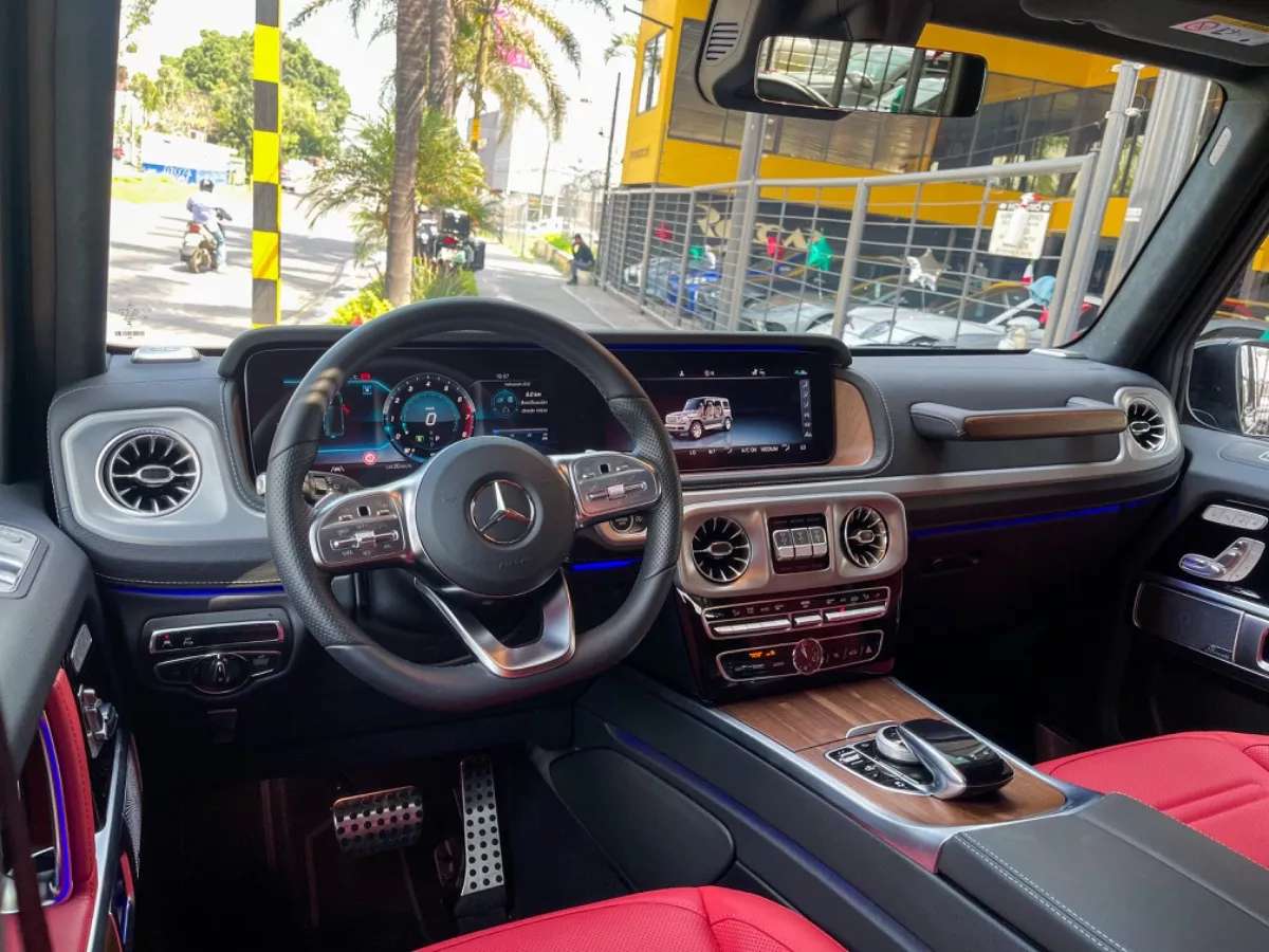 Car image 11