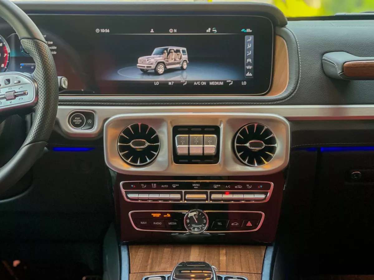 Car image 14