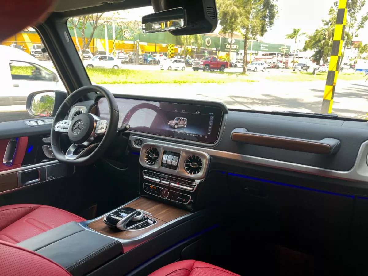 Car image 16