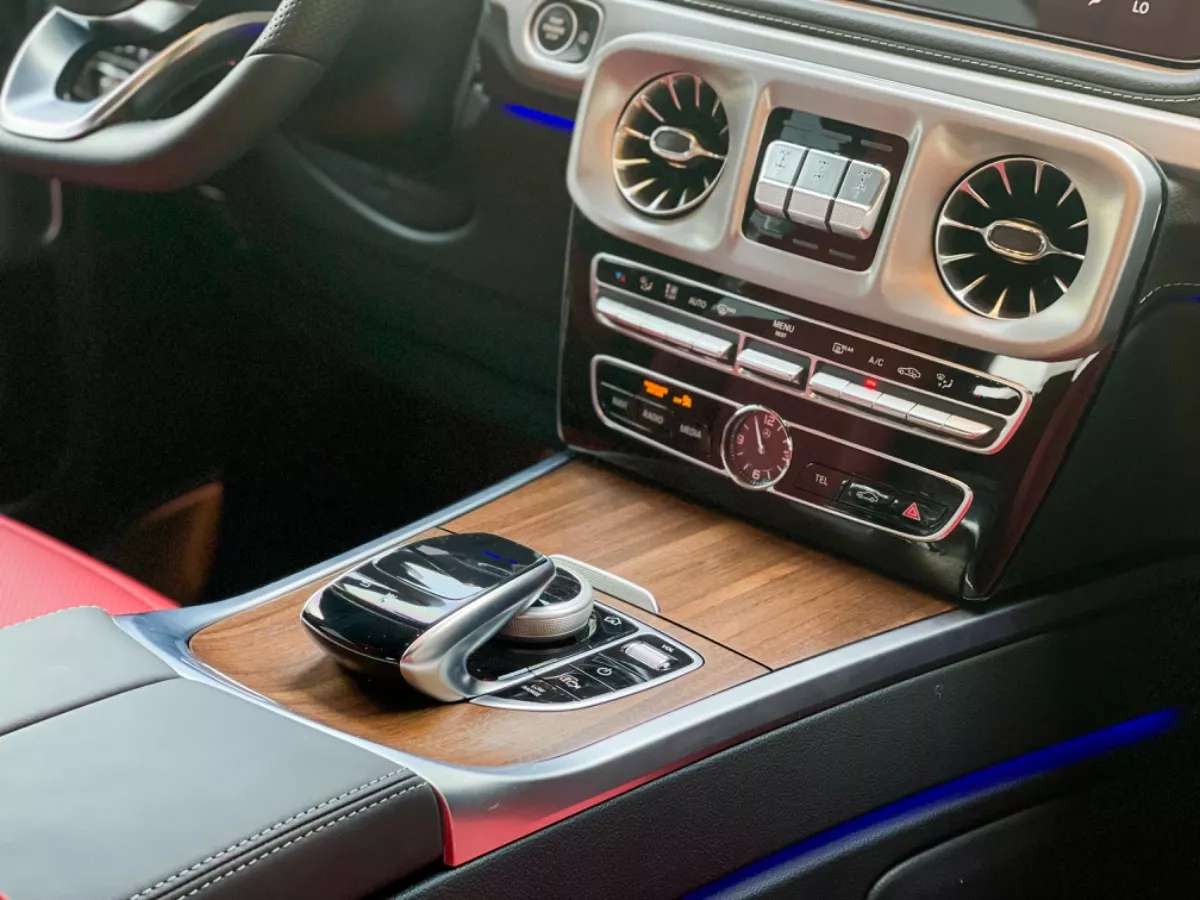 Car image 17