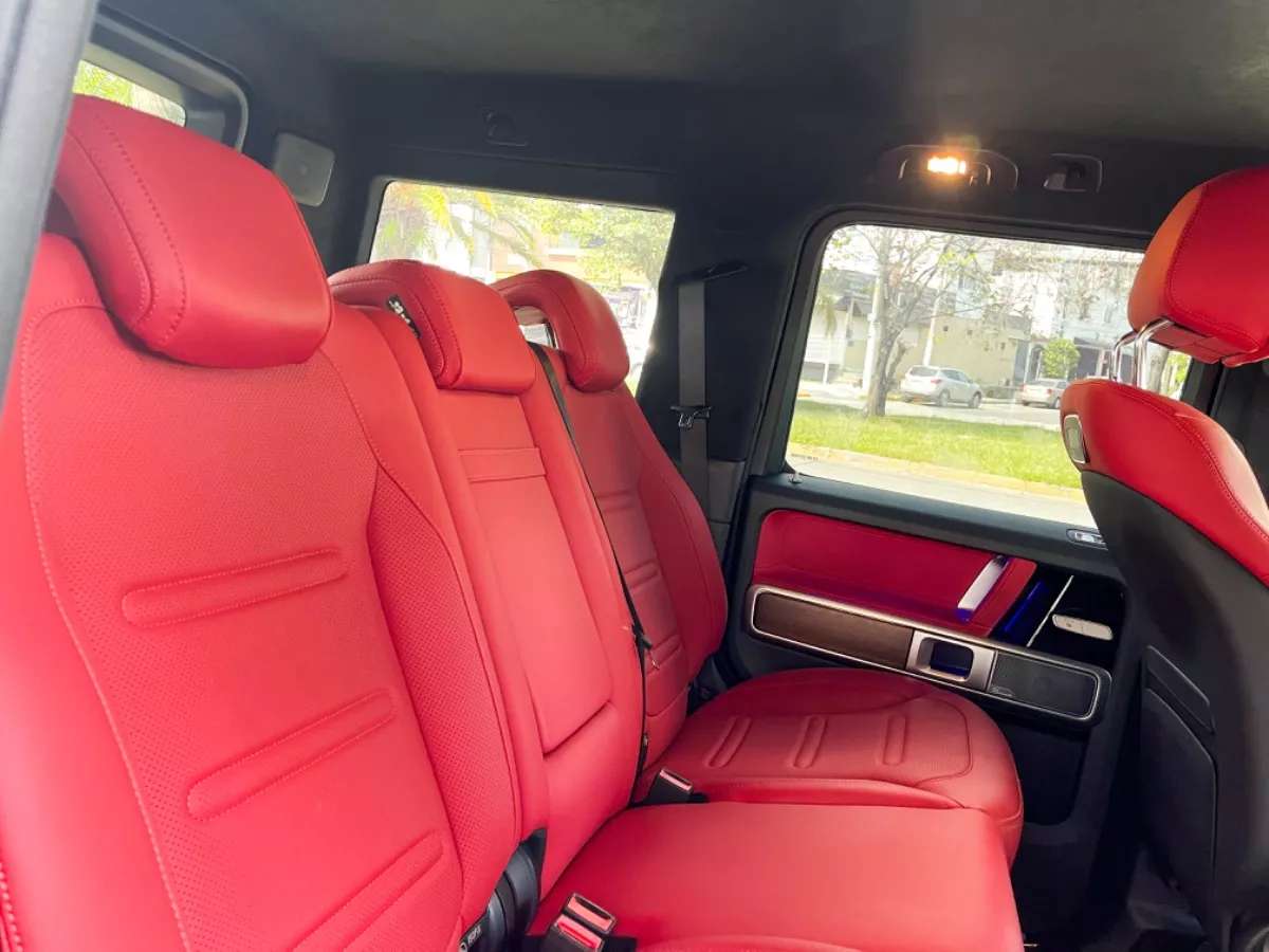 Car image 19