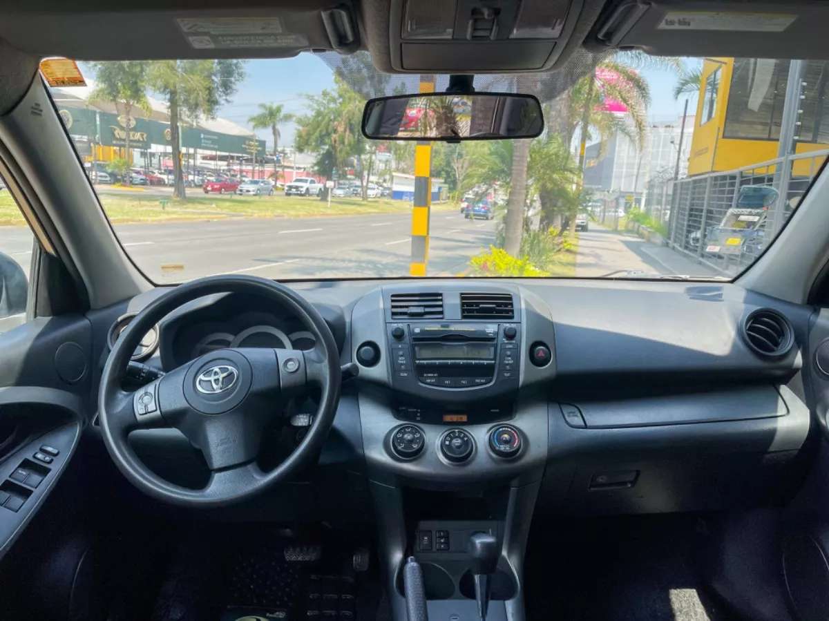 Car image 9