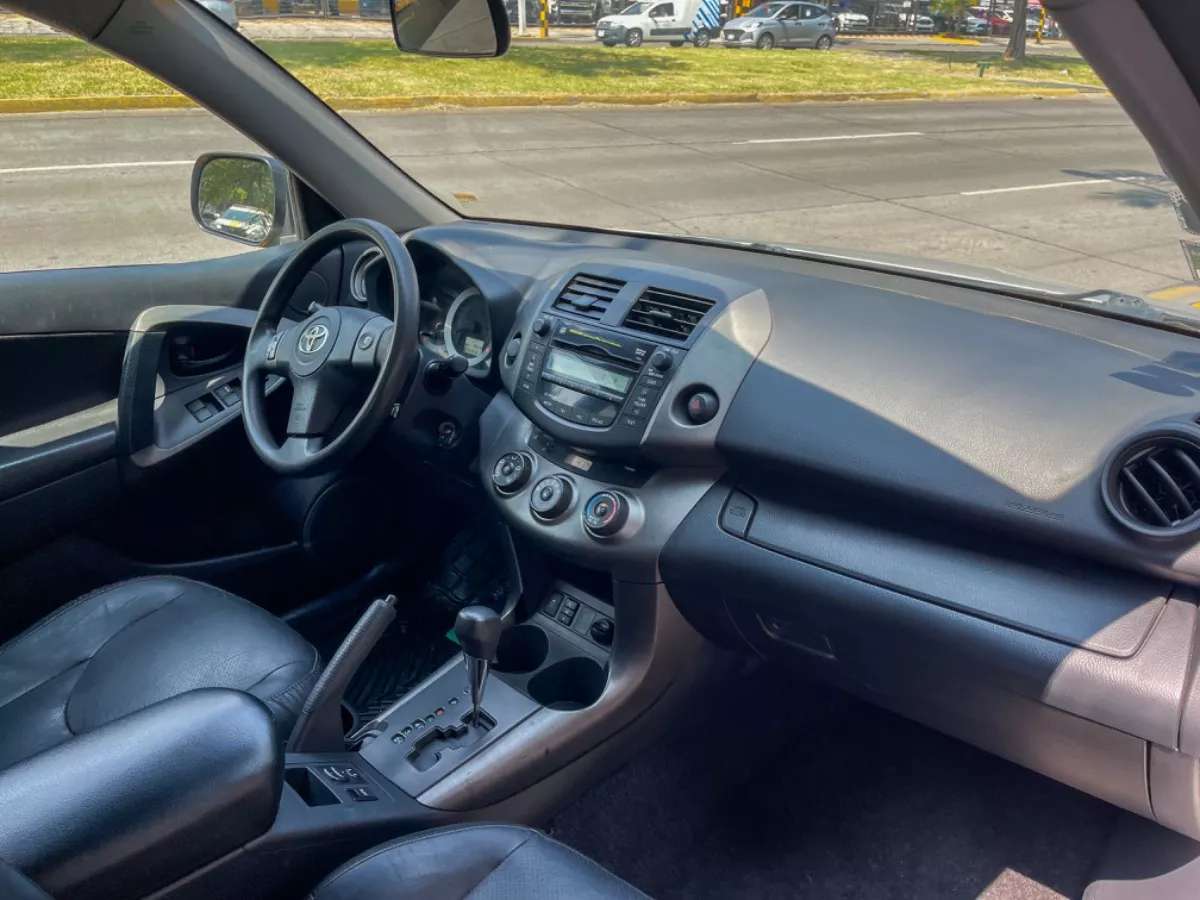 Car image 12