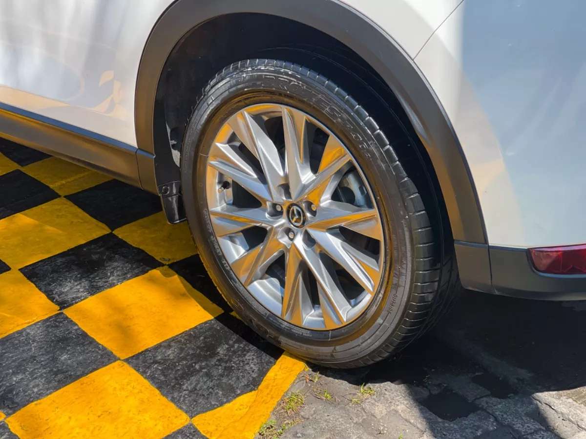 Car image 7