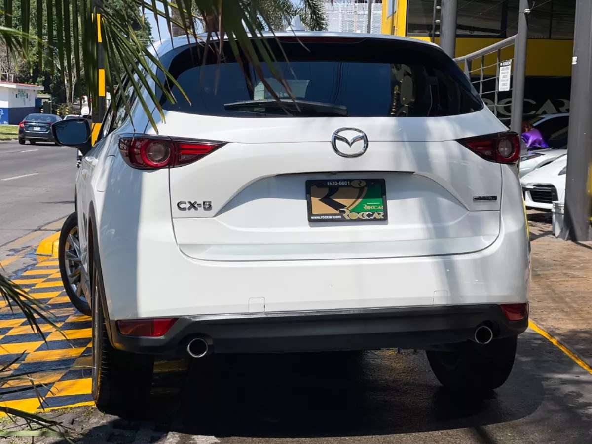 Car image 8