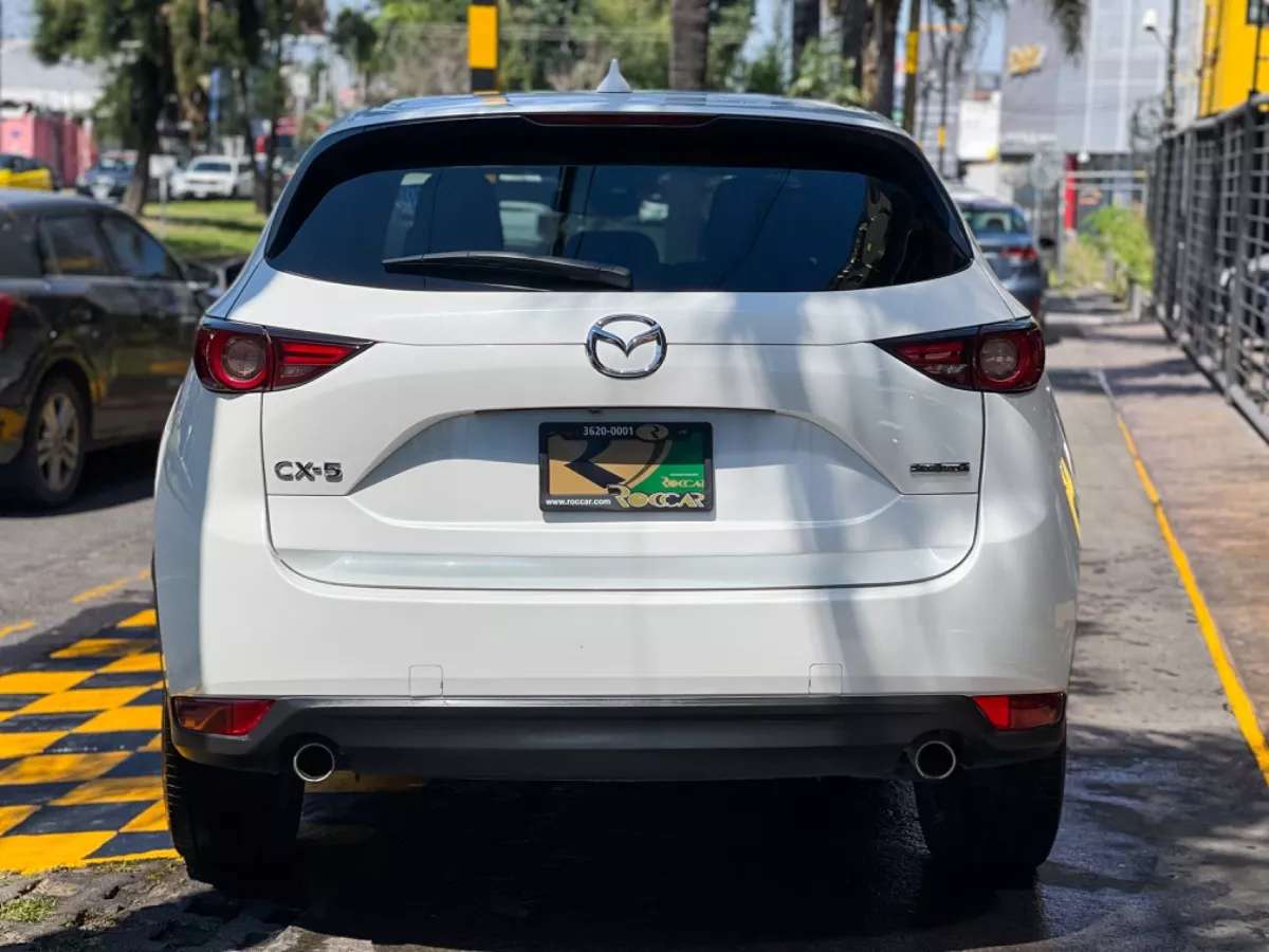 Car image 9